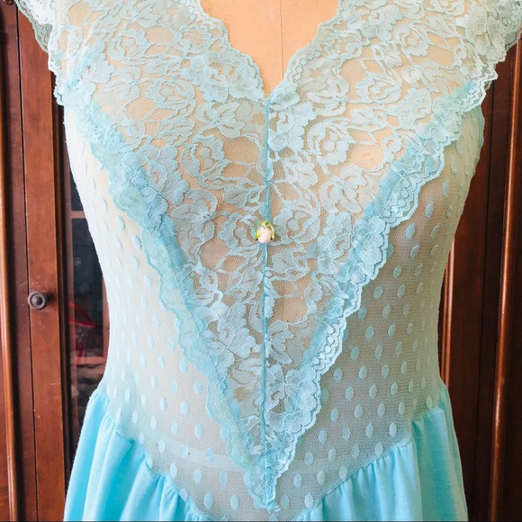 VINTAGE Victorian Mint Lace Nightgown - Picture 5 of 9